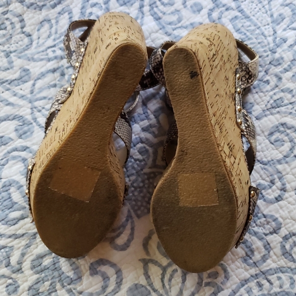 NWOT Snakeskin Wedge Heels - Picture 6 of 6